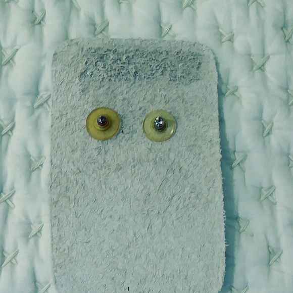 Earrings with 3 colors of stones - Picture 2 of 2